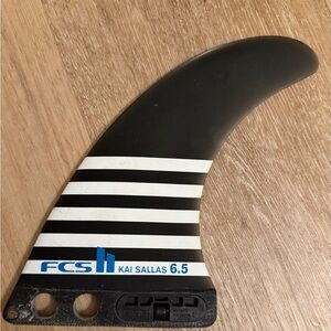Kai Sallas 6.5 Surfboard Fin - Black and White